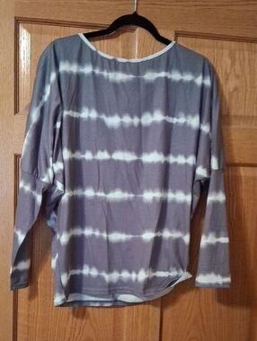 SHEIN Gray and White Tie-Dye Long Sleeve Top